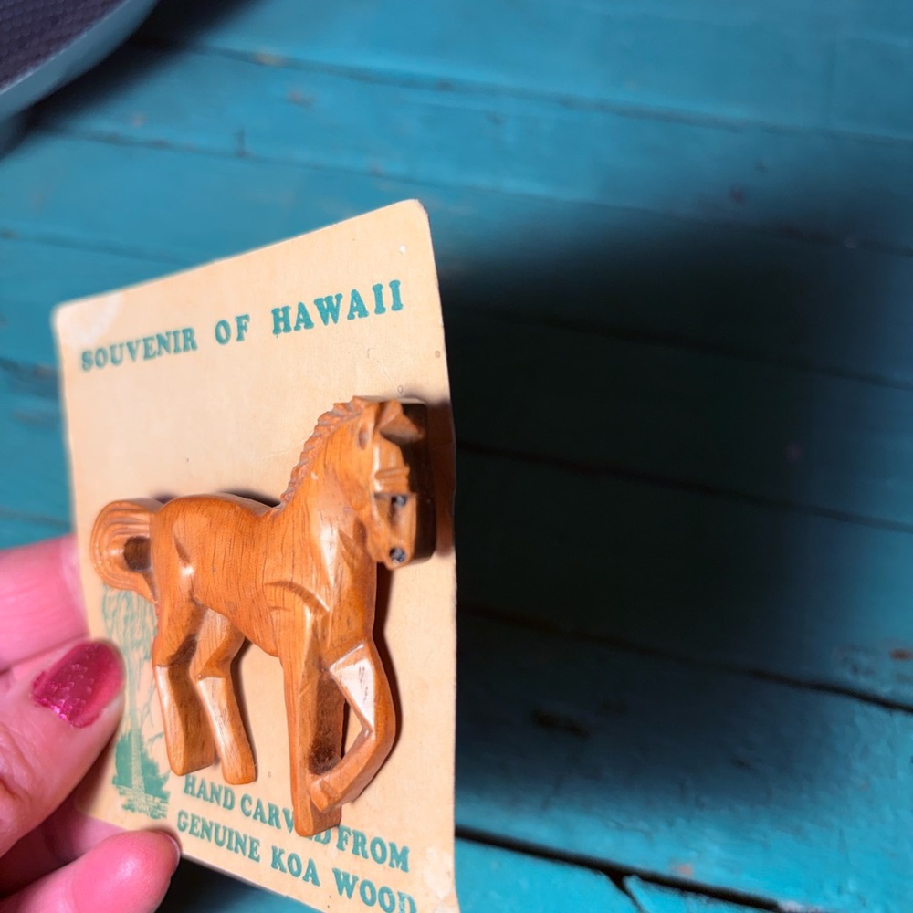 Vintage Koa Wood Horse Brooch Hand Carved Made in Hawaii - Picture 8 of 9